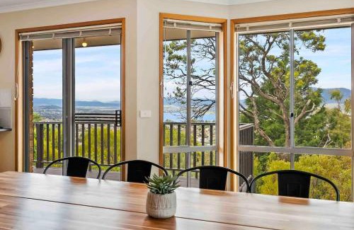 West Moonah Haus | 4BR Retreat with Stunning Derwent River Panorama
