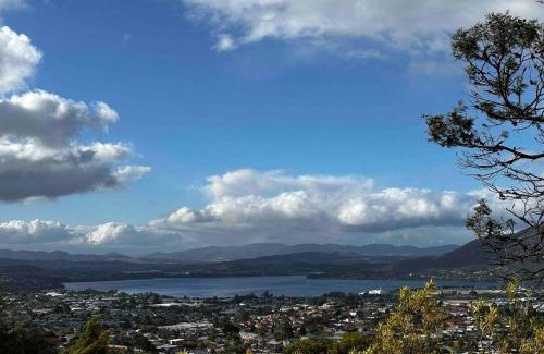 West Moonah Haus | 4BR Retreat with Stunning Derwent River Panorama