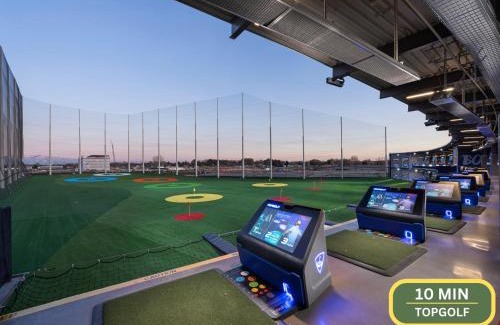 Meridian Haus | 4br Sleeps 9 Near Topgolf, Parks Wahooz Fun