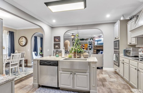 Mayhew Haus | 4BR Starkville Getaway | Sauna & Hot Tub