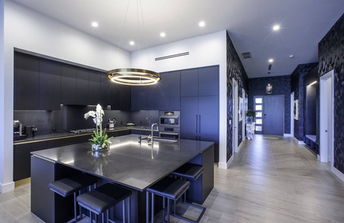 Bodden Town Eigentumswohnung | 4BR Suite at Black Urchin Boutique Resort