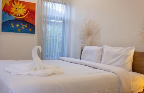 Chalong Villa | 4BR Timbuktu Villa Jacuzzi & Walk to Market V170