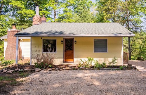 Carrollton Kabine | 4PelicansOhio: Refreshing Cabin Near Leesville Lake… Pets Welcome… 3 Queens