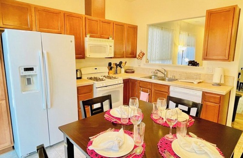 Northwest Reno Haus | 4TVs/6Beds/Pet OK/Sleeps 10