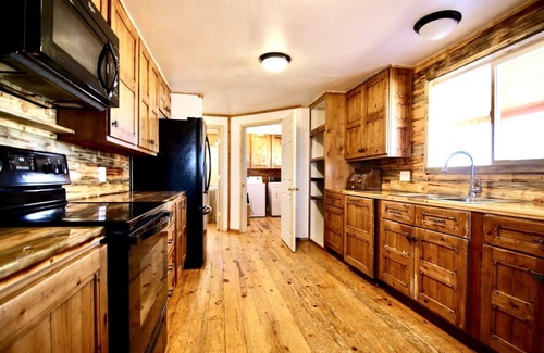Blanding Kabine | 4x4 Cabin with a Rustic Flavor