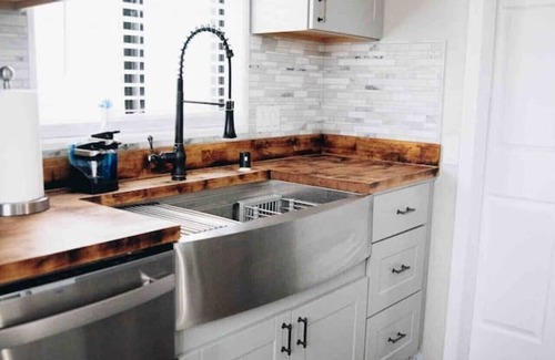 McCammon Haus | 5 Bed 2 Bath Hot Tub Grill Pizza Oven Pets