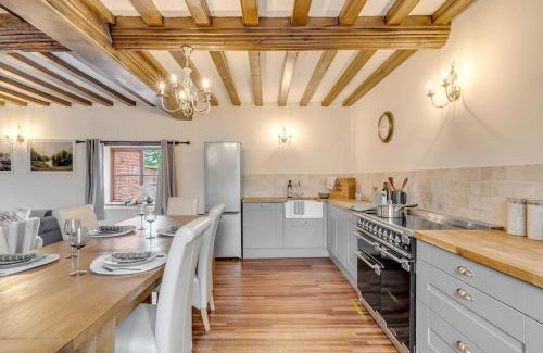 Eastgate Haus | 5-Bed Farmhouse near North Norfolk Coast
