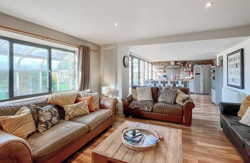 Trowle Common Hütte | 5 bedroom accommodation in Trowbridge