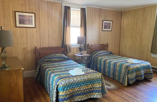 Poland Hütte | 5 Bedroom Cottage at the 500 acre Poland Spring Resort with lots of onsite activities!