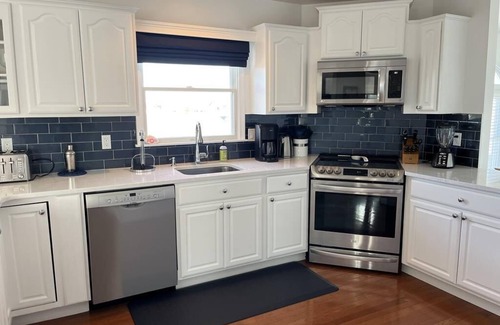 Harvey Cedars Haus | 5 bedroom house steps to private Beaches