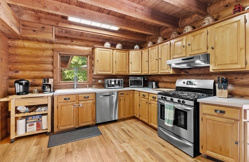 Powers Lake Haus | 5-bedroom house w/Heated Pool, Hot Tub & Game Room