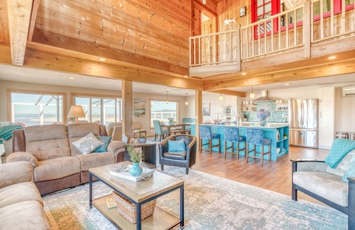 Waldport Haus | 5 Bedroom Suites, Hot Tub, Gazebo + Stunning Views of Ocean, Bridge, Alsea Bay!