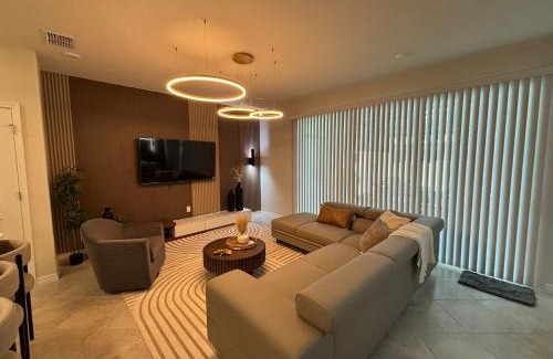 Clermont Haus | 5 Bedrooms 45 Baths Windsor Cay 16146Cc