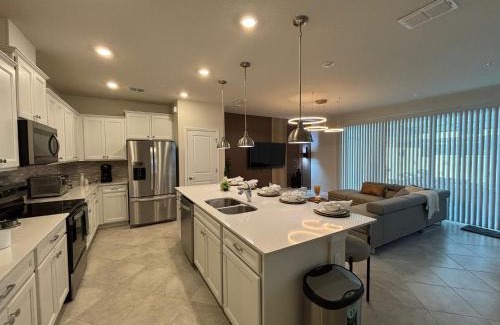 Clermont Haus | 5 Bedrooms 45 Baths Windsor Cay 16146Cc