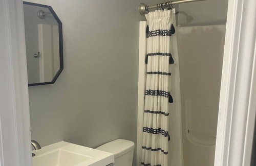 Valparaiso Haus | 5 blocks to downtown Valparaiso, <1 hour to Chicago, close to Indiana Dunes