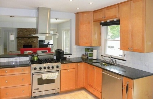 Southampton Haus | 5 BR Haus; 1 Acre Eigenschaft; Neu renoviert; Minuten in die Stadt / Strand