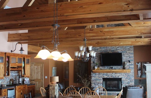 Alexandria Haus | 5 BR Luxuriöses Haus am schönen See Ida - Familienspaß oder Executive Retreat