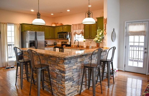 Newell Haus | 5 BR QUIET Waterfront Spacious Lakehouse on Lake