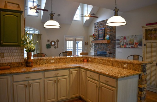 Newell Haus | 5 BR QUIET Waterfront Spacious Lakehouse on Lake