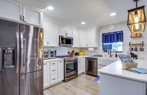 Jupiter Village Haus | 5 Mi to Beach: Jupiter Townhome w/ Pool Access