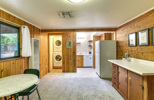 Oroville Haus | 5 Mi to Lake Oroville: Huge Riverfront Home!