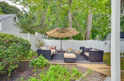 Danvers Wohnung | 5 Mi to Salem Furnished Patio at Danvers Studio!