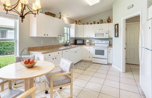 Highland Eigentumswohnung | 5 Mi to Sebring Int'l Raceway: Canal-View Retreat!