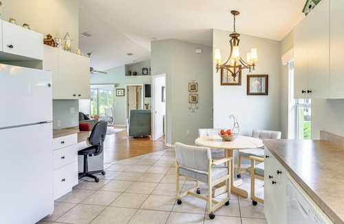 Highland Eigentumswohnung | 5 Mi to Sebring Int'l Raceway: Canal-View Retreat!