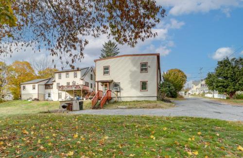 Auburn Haus | 5 Mi to to Downtown Worcester Quiet Townhome