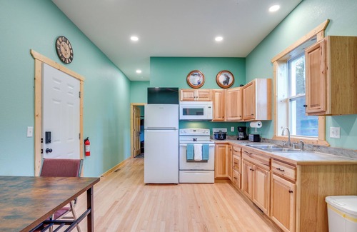 Toivola Haus | 5 Mi to Twin Lakes State Park: Renovated Church!