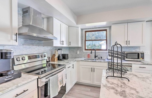 Bedford Eigentumswohnung | Bright Toledo Duplex, Close to Parks & Trails