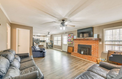 LaGrange Haus | 5 Mi to West Point Lake: Group Getaway Near Town