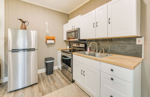 LaGrange Haus | 5 Mi to West Point Lake: Group Getaway Near Town