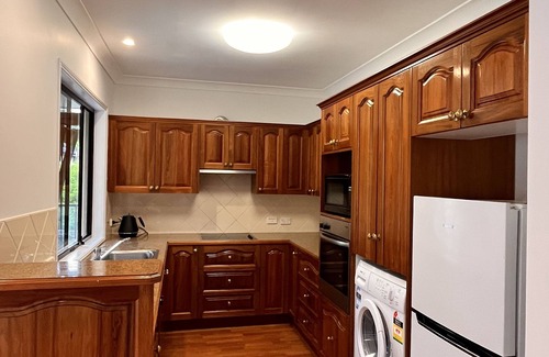 Terrigal Wohnung | 5 min drive from Terrigal Beach. Modern apartment.