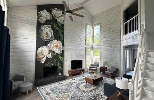 Fishers Haus | 5 min from downtown Fishers, IN! 4bd, 2.5ba, dog friendly w/ deck & grill, games