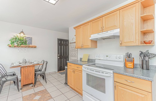 Roosevelt Haus | 5 mins to Fargo Dome I King I Pet Friendly I Games