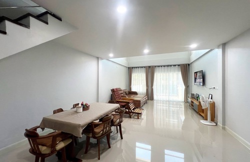 Hat Yai Haus | 5 minutes Drive to the city center, 9 minutes to Lee Gardens, with free parking.