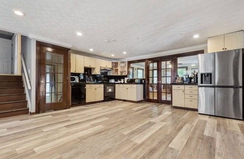 Duluth Haus | 5 minutes to shopping mall restaurants and highway