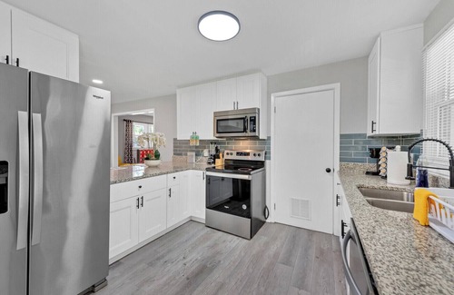 Portsmouth Haus | 5 Minutes to the Casino!Family sized home 3 bedroom with patio and a game room