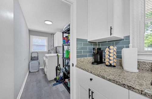 Portsmouth Haus | 5 Minutes to the Casino!Family sized home 3 bedroom with patio and a game room