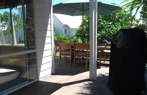 Matarangi Haus | 5 minutes walk to beautiful beach & shops, fully fenced section pet friendly.
