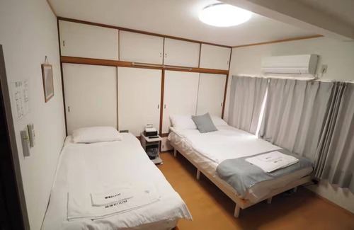 Kita Haus | 5 minutes walk to Tenjinbashisuji Rokuchome Station】10 minutes walk from Tenma Station/ 12:00 check-in - 12:00 check-out available/ Rooftop terrace/ Hammock/ Infants allowed/ 2 toilets/ Max. 9 people