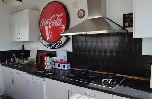 Iznajar Villa | 5 Sterne, 4 Doppelschlafzimmer Villa, eigener Pool & Whirlpool & fantastischer Seeblick