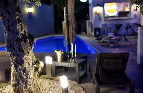 Iznajar Villa | 5 Sterne, 4 Doppelschlafzimmer Villa, eigener Pool & Whirlpool & fantastischer Seeblick