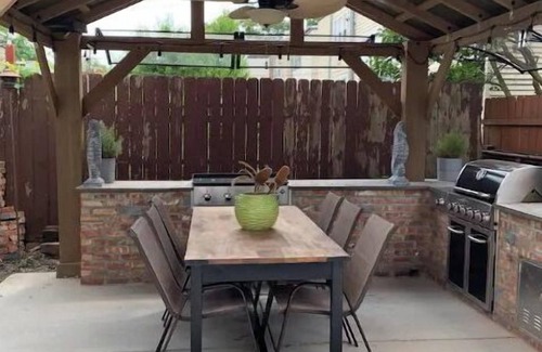 Chicago Haus | 5 Star Epicurean Experience with Hip, Modern, Gazebo with BBQ Grill & Sleeps 14.