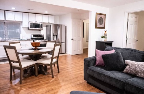 Olathe Haus | 5-Star Home in amazing location! 3Brm w/3Bth Gem.