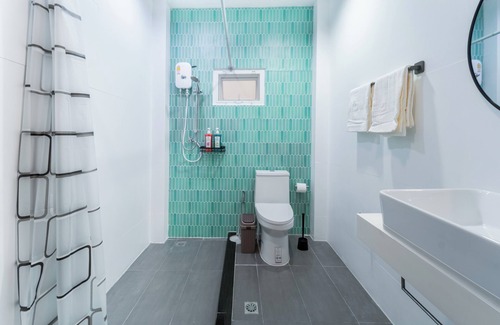 Phra Khanong Nuea Haus | 5 star Spacious & Bright 4BR House w/ movie theater