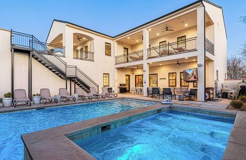Hurricane Haus | 5 Suites, Private Pool, 2 Hot Tubs for 19, 2 Fire Pits, 2 Fridges Sleeps 30