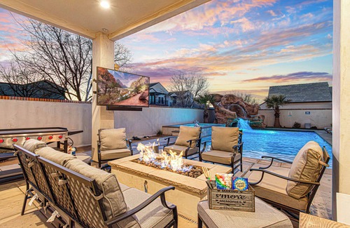 Hurricane Haus | 5 Suites, Private Pool, 2 Hot Tubs for 19, 2 Fire Pits, 2 Fridges Sleeps 30