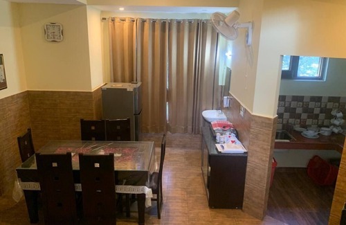Sidhpur Villa | Die Sojourn-1 Suite, 2 Dlx Zimmer-Apartment für 7-8 Pax mit Küche / Wohnzimmer